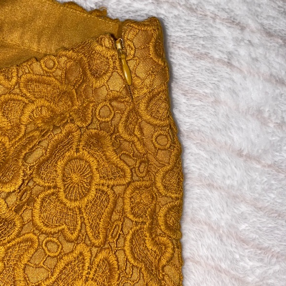 New With Tags Mustard Yellow Woven Floral Short - Picture 3 of 5